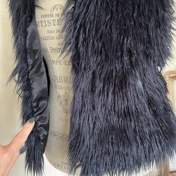 Black Faux Fur lined vest - Picture 2 of 4